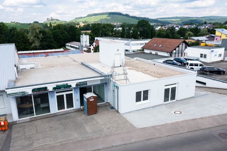 sehr-moderne-und-helle-gewerbeflaechen-buero-laden-lager-produktion-in-unterschiedlichen-groessen 