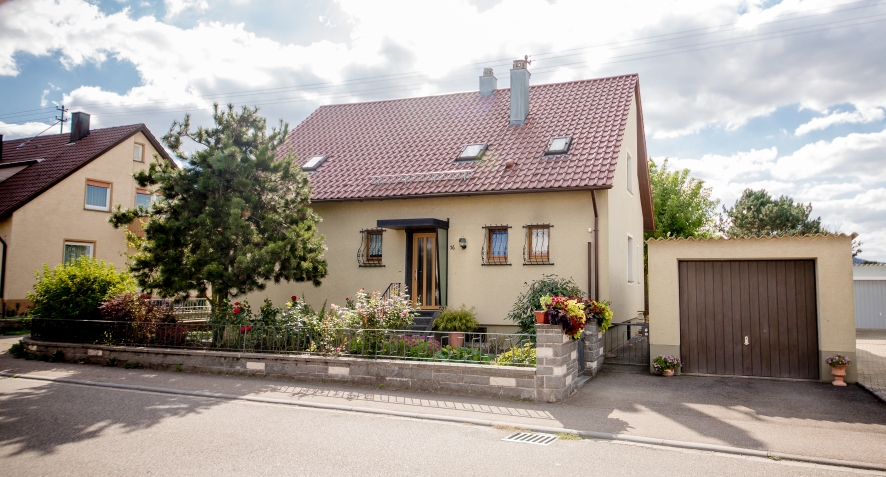 familienparadies-mit-grossem-garten 