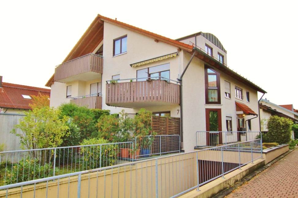 sehr-schoene-eg-wohnung-3-5-zimmer-mit-terrasse-und-gartenanteil 