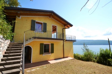 BEREITS VERKAUFT/VERMIETET Doppelhaus-Villa nahe Golfplatz Bogliaco