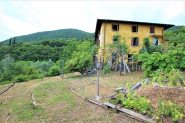 BEREITS VERKAUFT/VERMIETET Bauernhaus oberhalb von Gardone mit wunderschönem Blick auf den Gardasee!