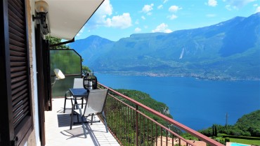Natur pur mit traumhaften Seeblick! Wunderschöne 4,0-Zimmer-Wohnung mit Balkon und Terrasse! 