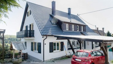 BEREITS VERKAUFT/VERMIETET Idyllisches Zweifamilienhaus mit Pferdeparadies und traumhaften Panoramablick