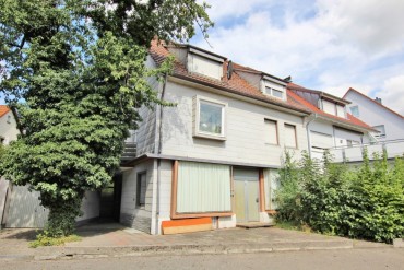 BEREITS VERKAUFT/VERMIETET Zweifamilienhaus mit Gewerbe und sehr viel Potenzial! 