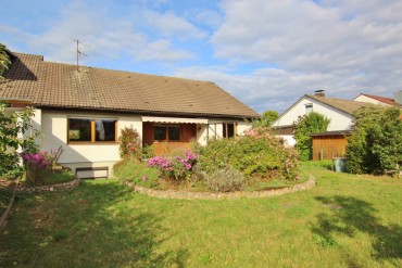 BEREITS VERKAUFT/VERMIETET Sehr großzügige DHH mit sehr viel Potenzial!