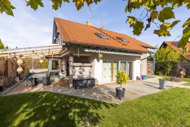 BEREITS VERKAUFT/VERMIETET Freistehendes und modernes Einfamilienhaus mit  wunderschönem Garten in sehr ruhiger Lage!