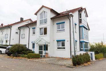 BEREITS VERKAUFT/VERMIETET Sehr schöne EG-Wohnung (2,5 Zimmer) mit  großer Terrasse und Gartenanteil