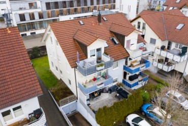 BEREITS VERKAUFT/VERMIETET Sehr schöne EG-Wohnung (3,0 Zimmer) mit  großer Terrasse und TG-Stellplatz